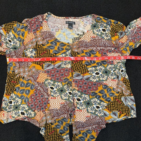 New Directions Button Front Tie Hem Top Multi Print Boho Indie Size PL Cropped - Picture 6 of 9